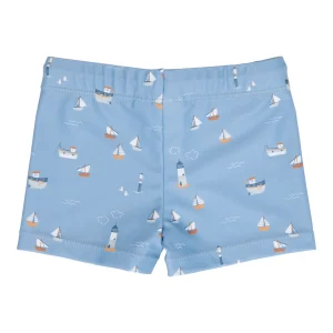 Παιδικό μαγιό LITTLE DUTCH Sailors Bay Dark Blue Κολυμπήστε και παίξτε όλη μέρα! Με αυτό το άνετο μαγιό από ανακυκλωμένο πολυεστέρα, τίποτα δεν σας εμποδίζει να διασκεδάσετε στην πισίνα ή στην παραλία. Πηγαίνετε στην περιπέτεια και αναζητήστε τους πολλούς θησαυρούς ανάμεσα στην άμμο και στο νερό. Η ελαστική ζώνη στη μέση και το κορδόνι χαρίζουν σε αυτό το μαγιό μια άνετη εφαρμογή, είτε το μικρό σας κολυμπά είτε παίζει. Υλικό: 85% ανακυκλωμένος πολυεστέρας/15% ελαστίνη Οδηγίες πλυσίματος: Πλύσιμο στο πλυντήριο στους 30 βαθμούς, ήπιος κύκλος. Μη σιδερώνετε. Χωρίς λευκαντικό. Δεν είναι κατάλληλο για στεγνωτήριο Προειδοποίηση: ξεπλύνετε με κρύο καθαρό νερό μετά τη χρήση